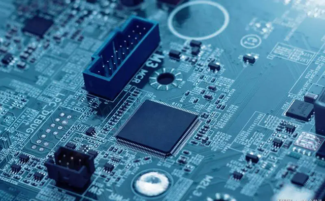 收購 Broadcom：主機(jī)總線適配器、RAID 控制卡、SAS 擴(kuò)展器、硬盤驅(qū)動(dòng)器