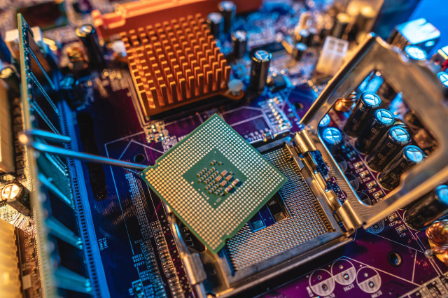 【供應(yīng)】Microchip微控制器，供應(yīng) 8 位 MCU，PIC? MCU，AVR? MCU，16 位 MCU